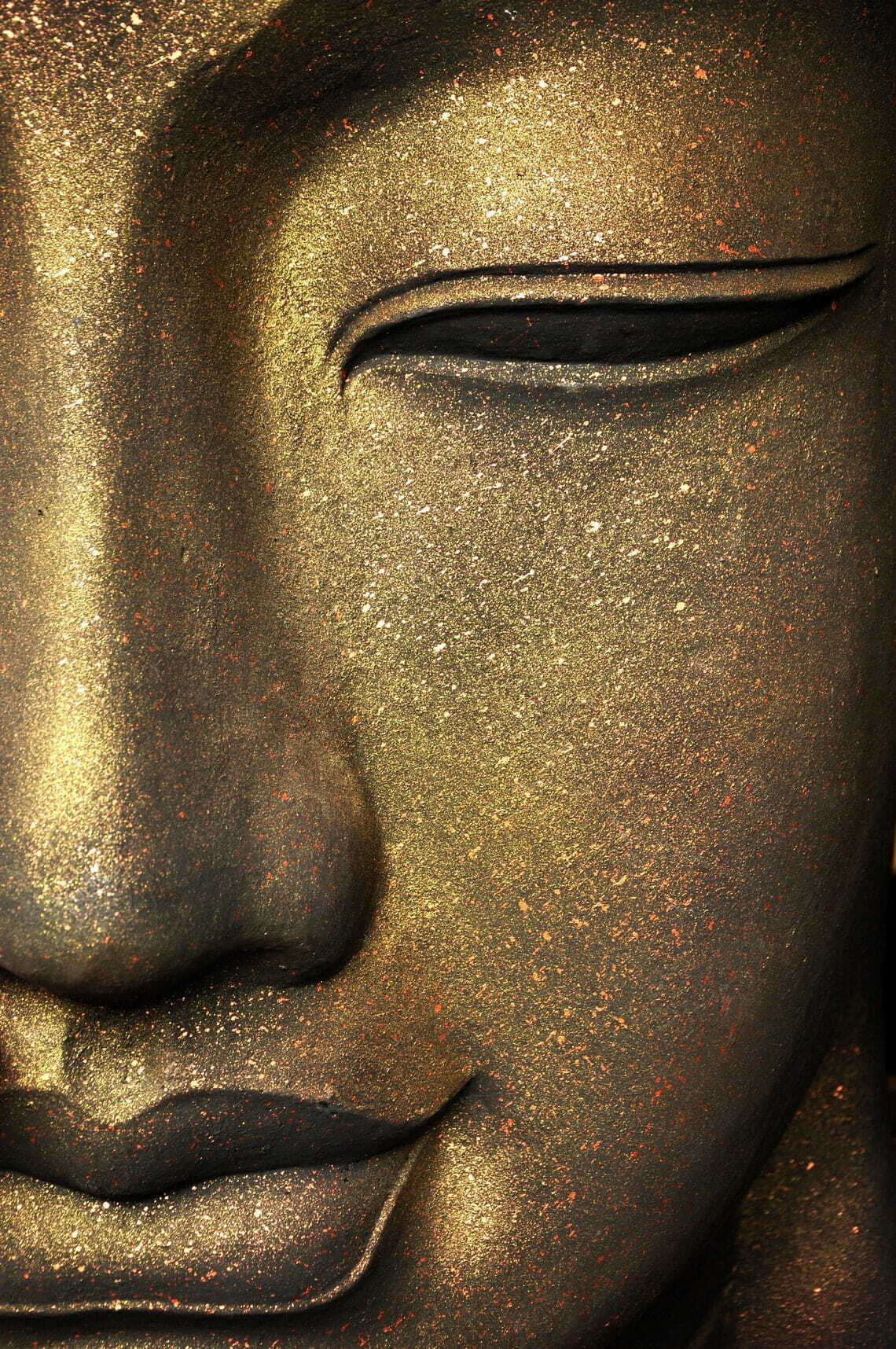 Geschlossene Augen in Gold — ganzes Design