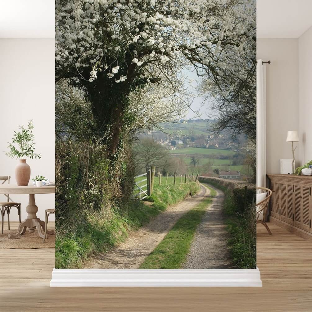 Landweg unter weißer Blüte in einem Interieur