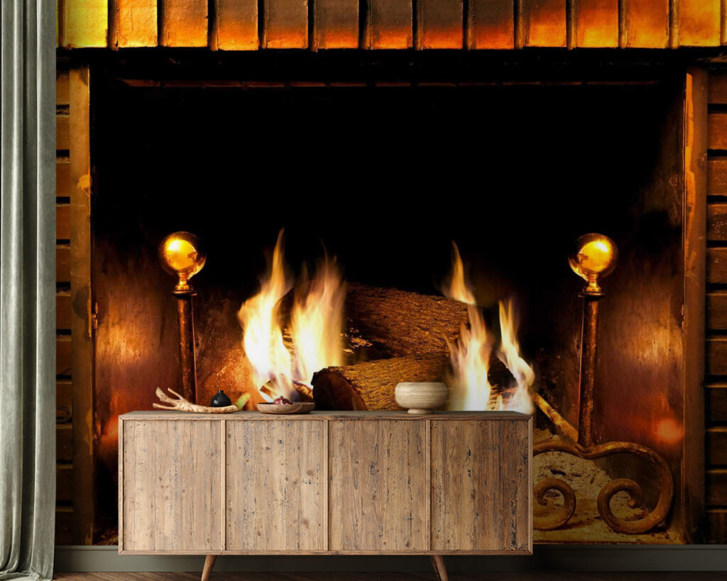 Feuer hinter Ziegeln in einem Interieur