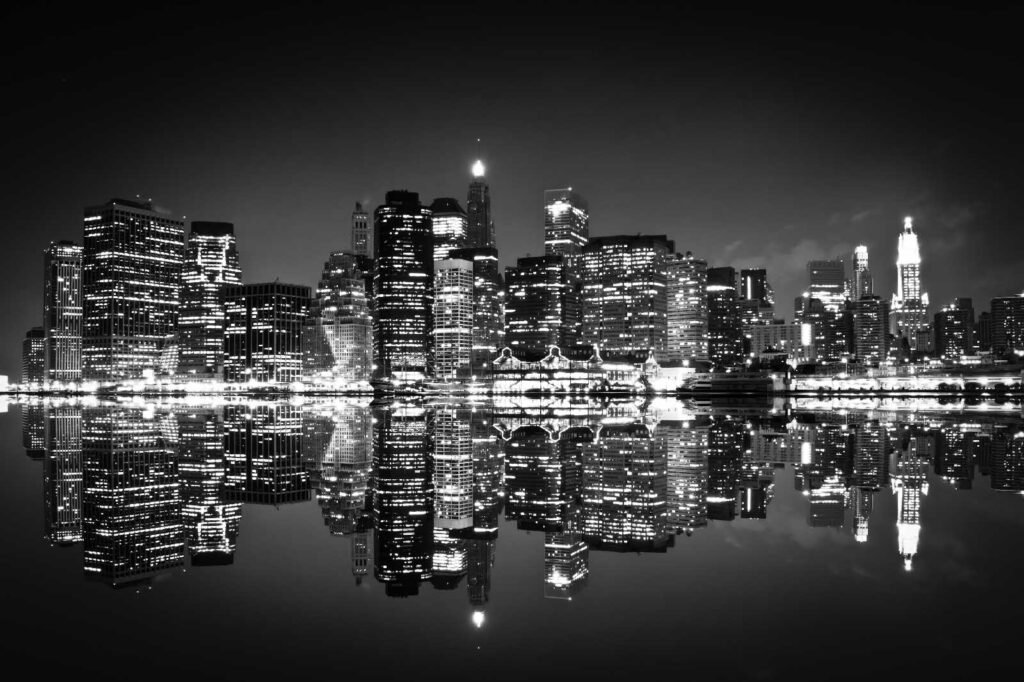 Ferne Stadt bei Nacht — ganzes Design