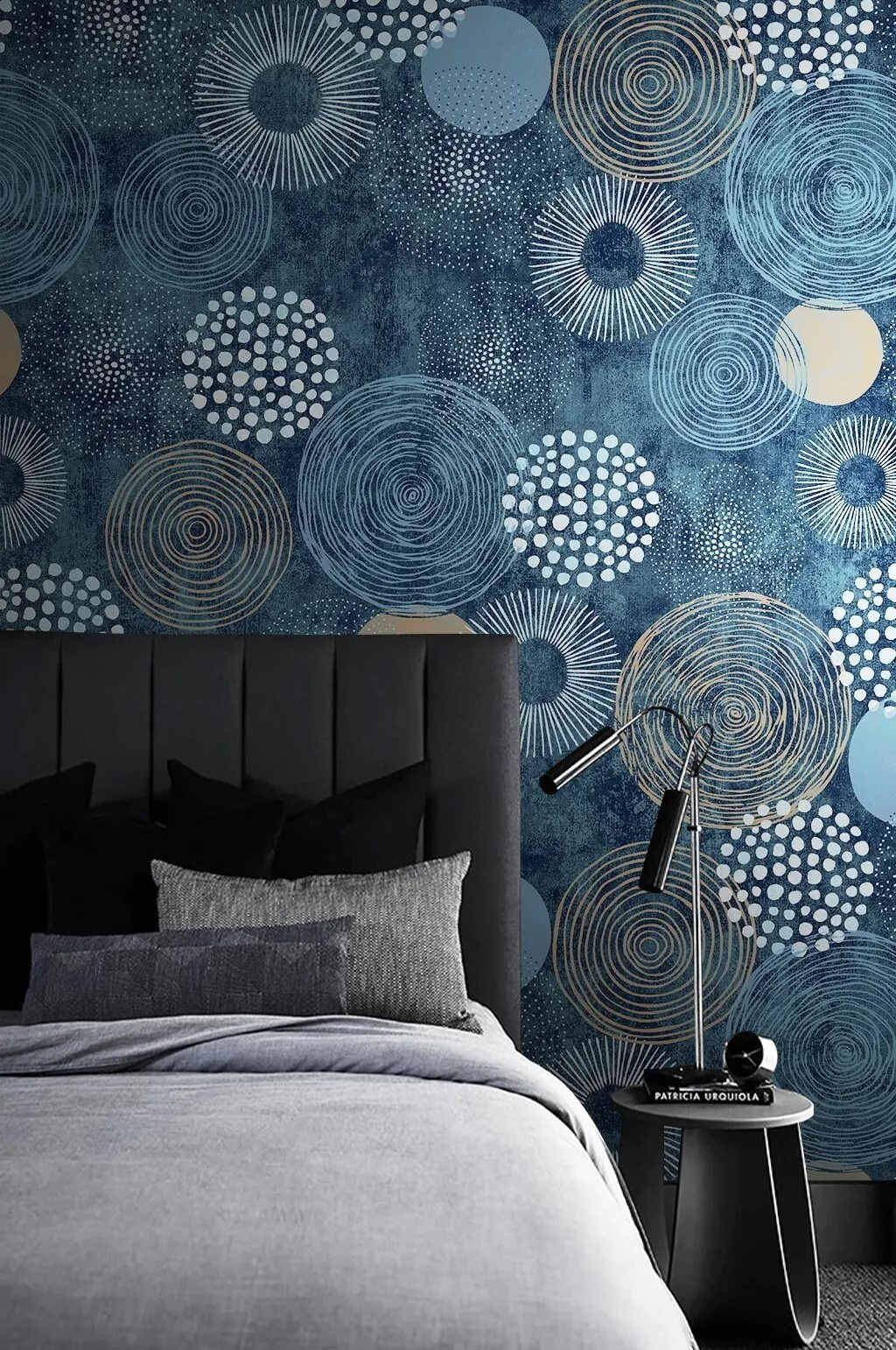 Kreise auf verwittertem Ozeanblau in einem Interieur
