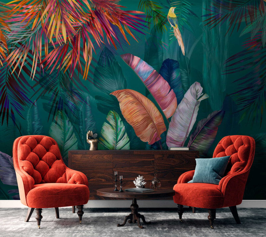 Tropenblätter in Juwelenfarben in einem Interieur