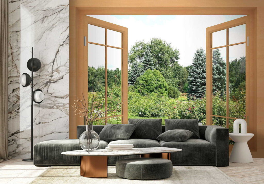 Fenster zum Sommergarten in einem Interieur
