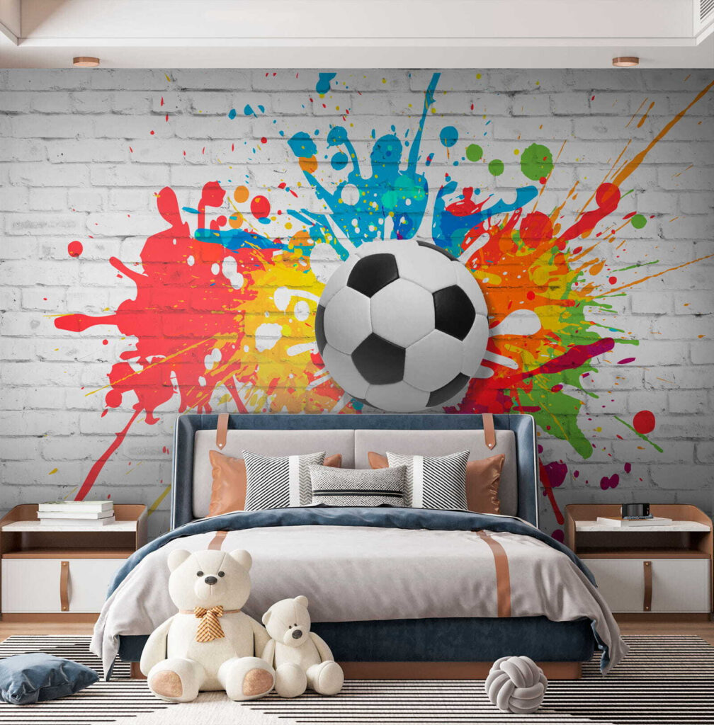 Fußball zwischen bunten Farbspritzern in einem Interieur