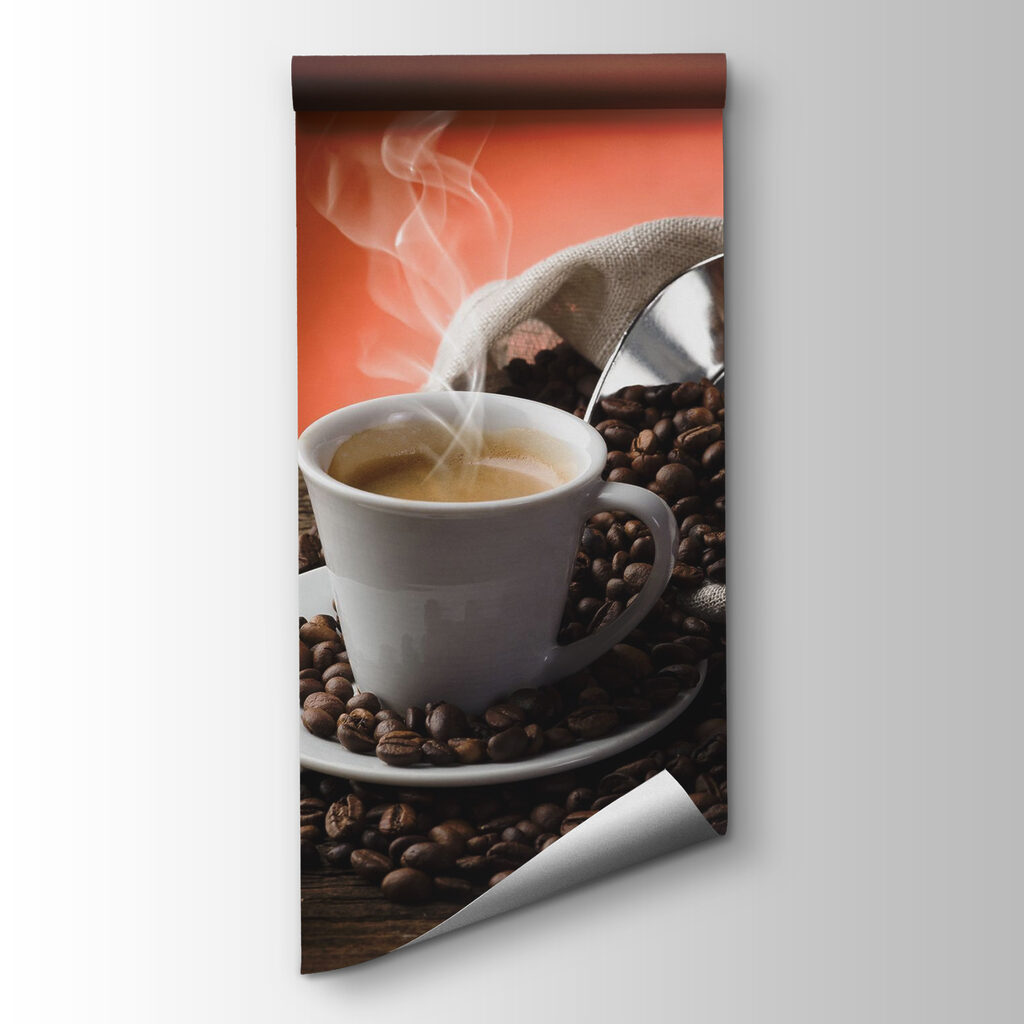 Dampfender Kaffee mit Bohnen — Produktansicht