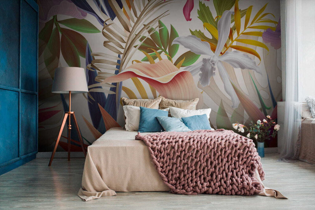 Tropenblüten zwischen spitzen Blättern — Interieur 3