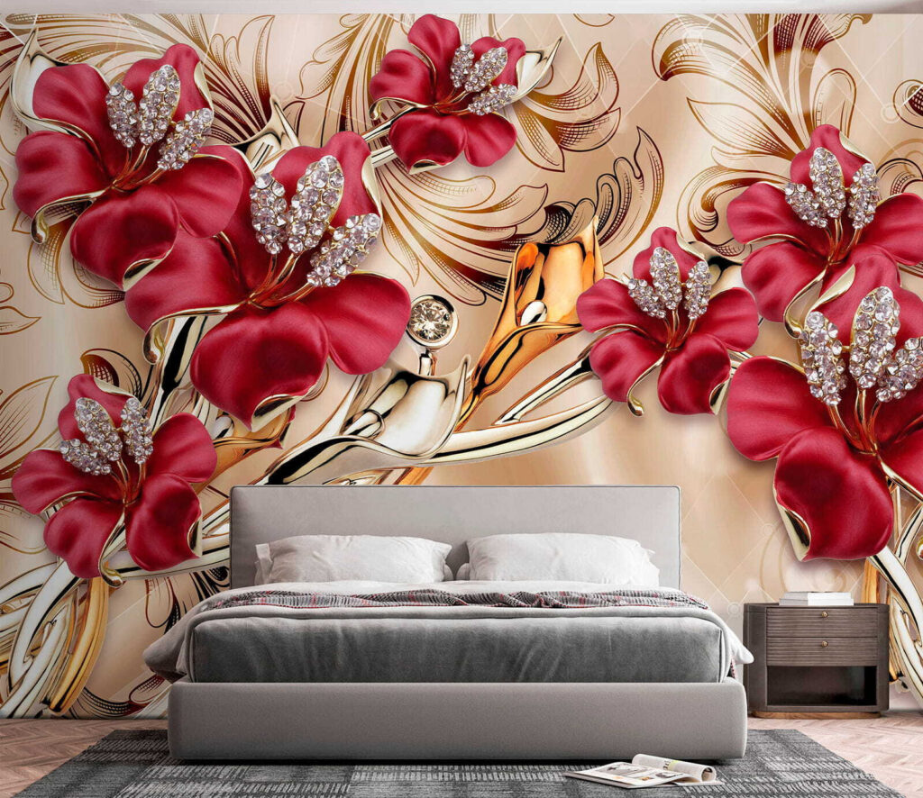 Bordeauxrote Blüten in Goldschnörkeln in einem Interieur
