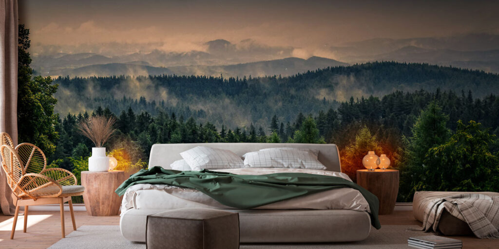 Abendlicht über Kiefern in einem Interieur