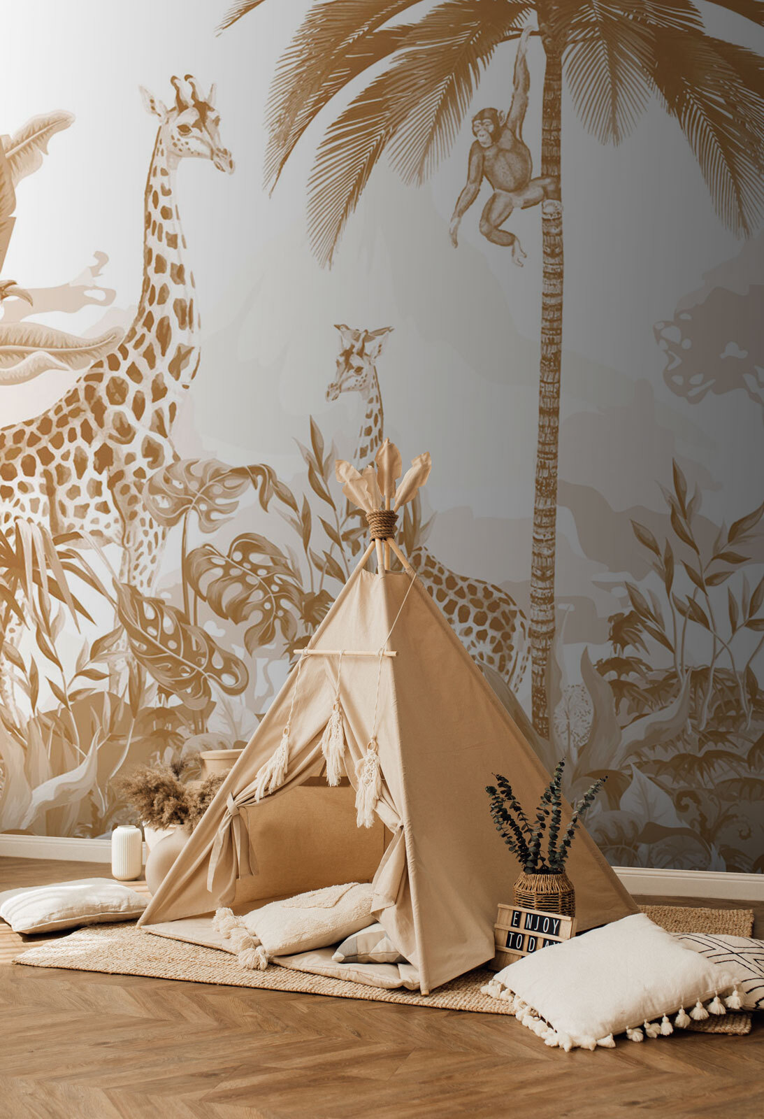 Giraffen in Goldgrün in einem Interieur