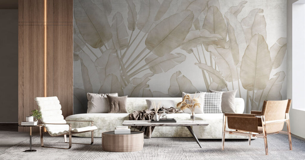 Tropenblätter in Sandfarben in einem Interieur