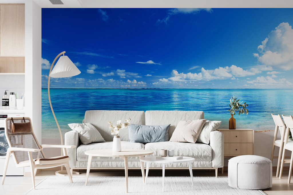 Strand in klarem Blau in einem Interieur