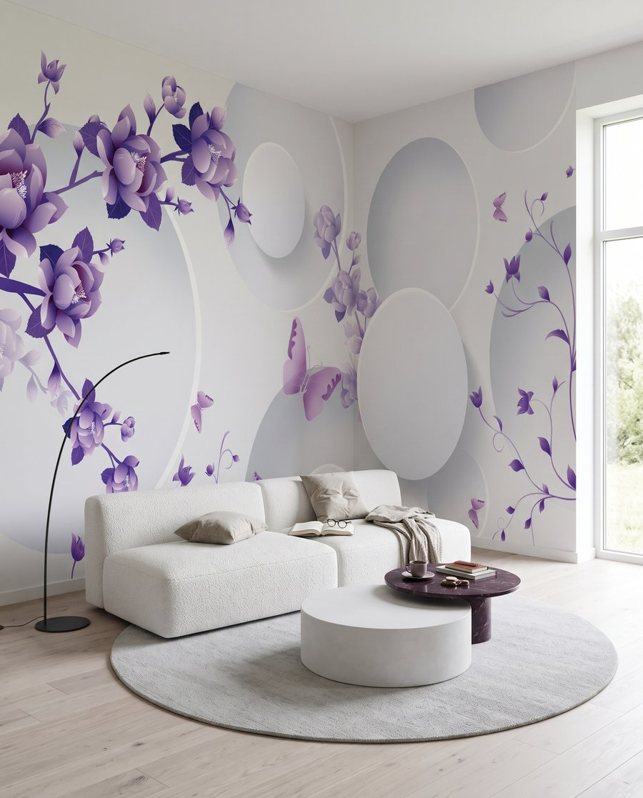 Lila Blüten zwischen Kreisen in einem Interieur