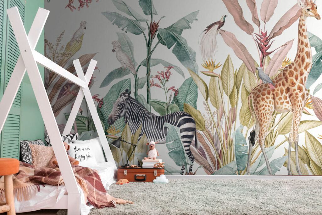 Safaritiere im Blattwerk in einem Interieur