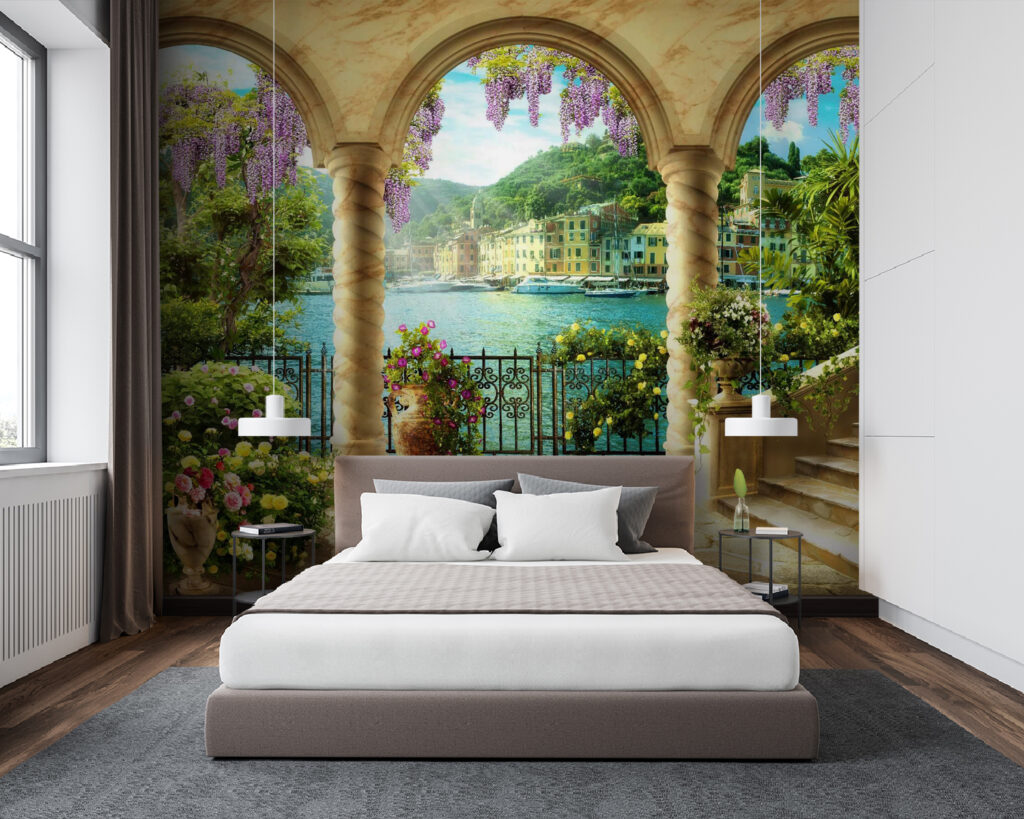 Blumenbalkon hinter goldenen Bögen in einem Interieur
