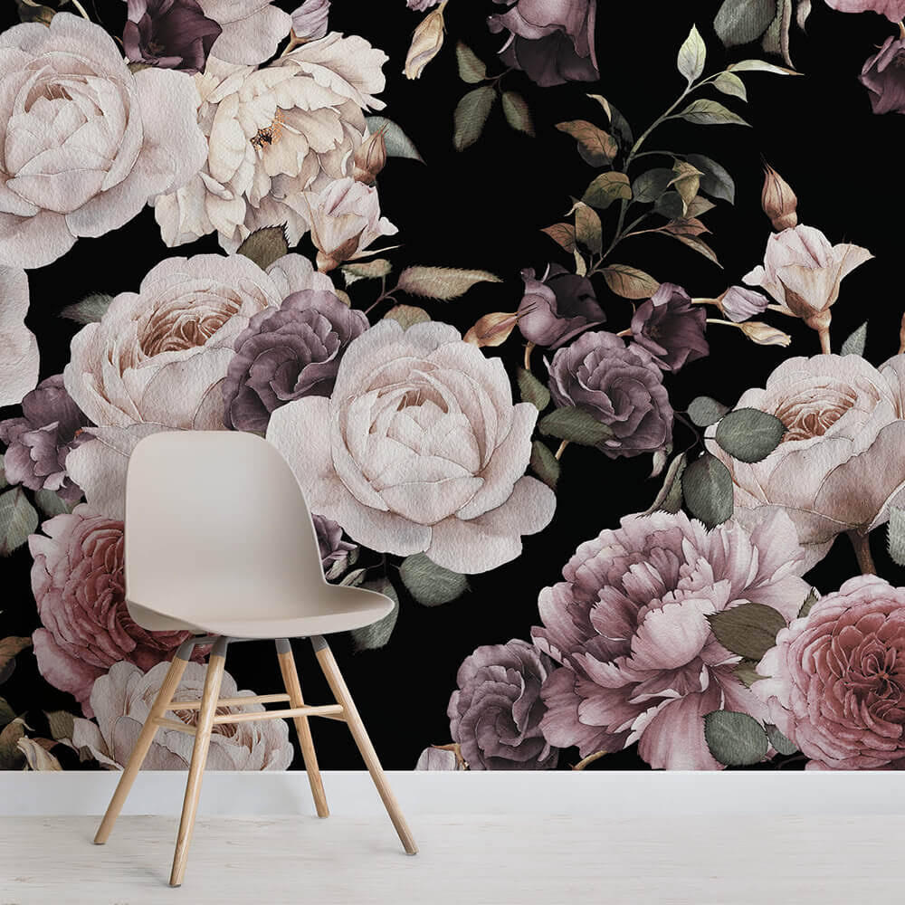 Rosen auf nachtschwarzem Grund in einem Interieur