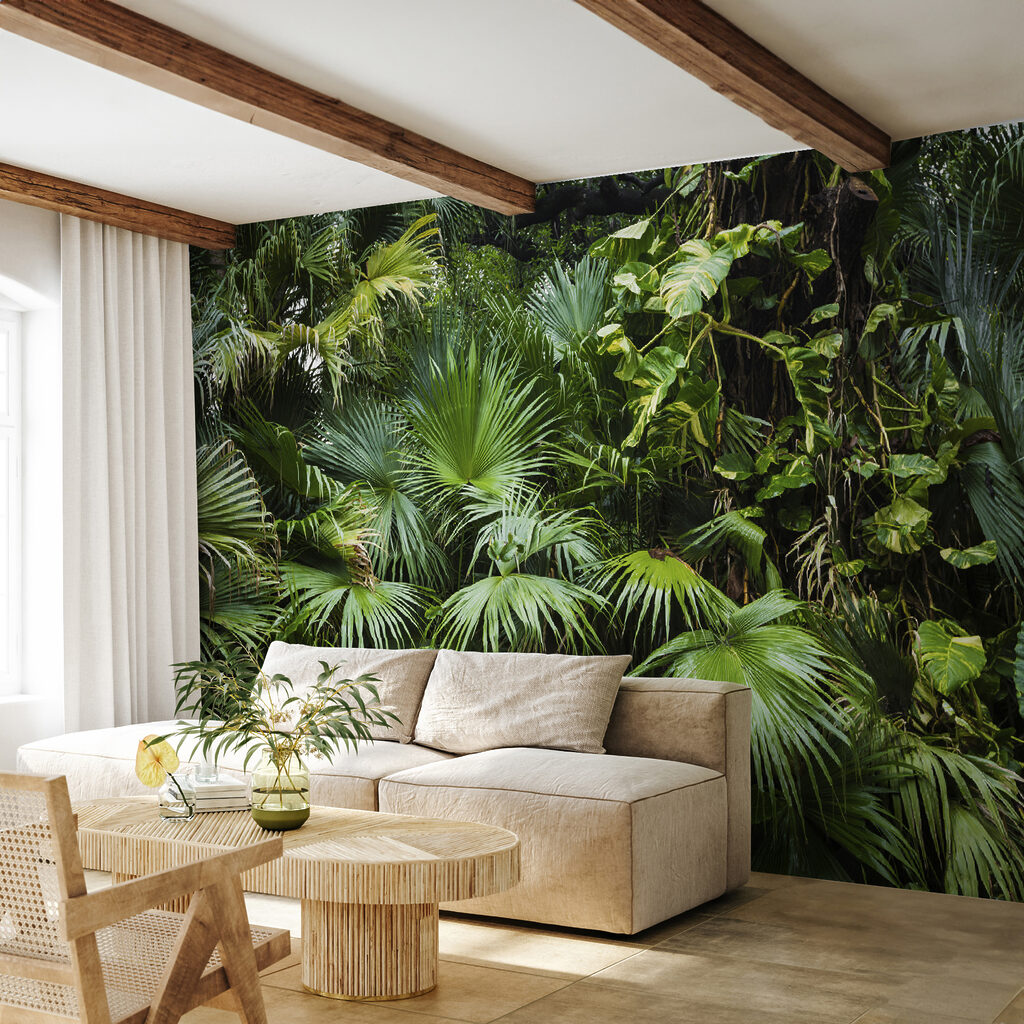 Wasserfall aus Dschungelblättern in einem Interieur