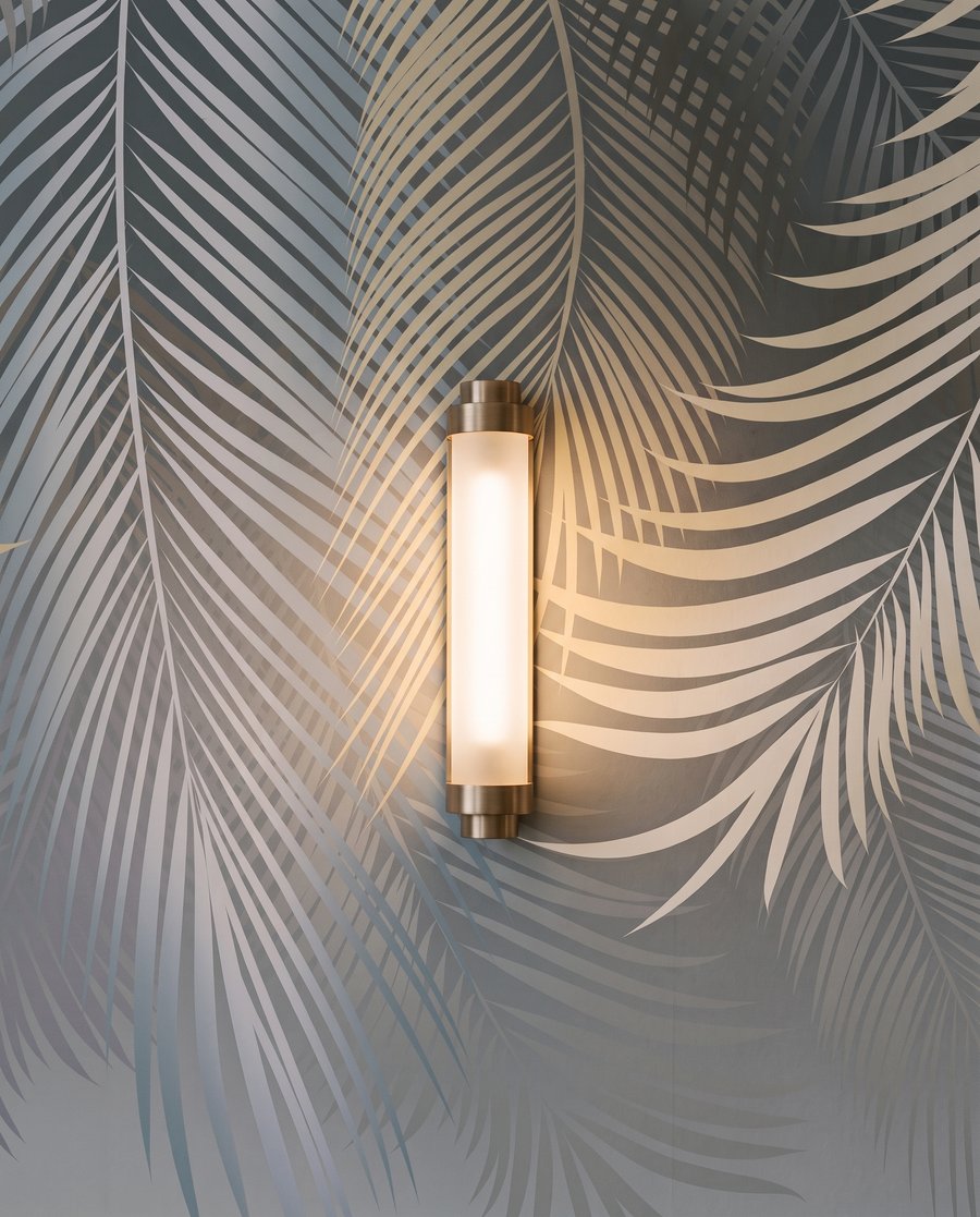 Helle Palmwedel in Stille — Detail