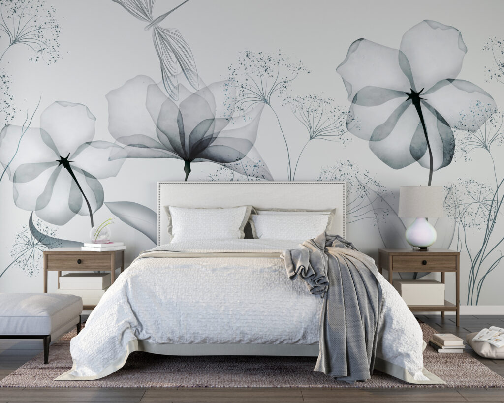 Durchscheinende Blüten in Graublau in einem Interieur