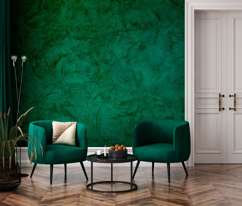 Smaragdgrün mit Patina in einem Interieur