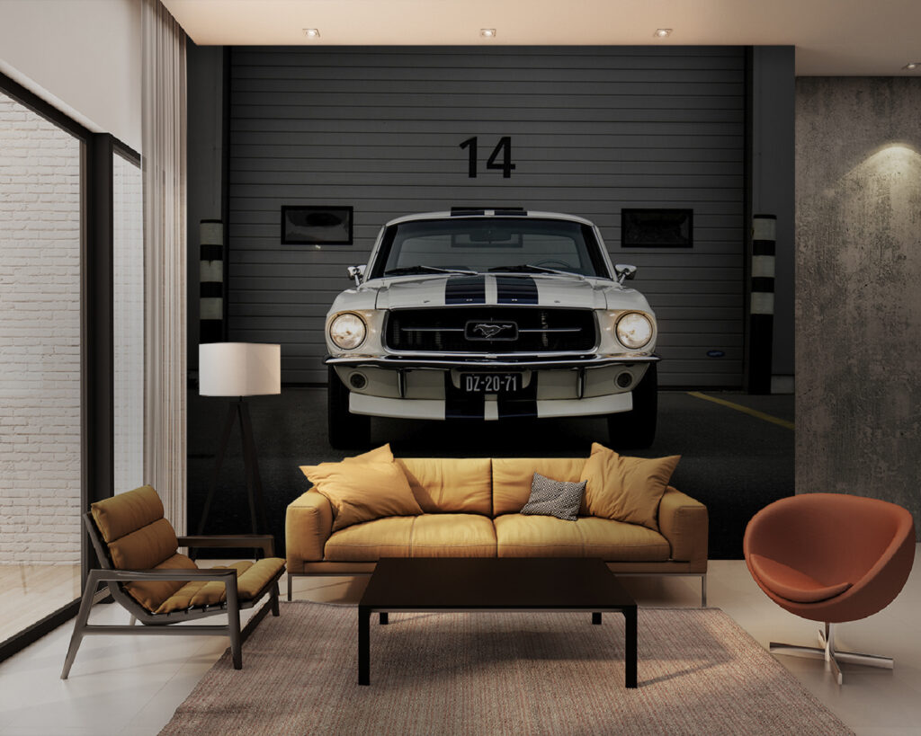 Oldtimer vor dem Garagentor in einem Interieur