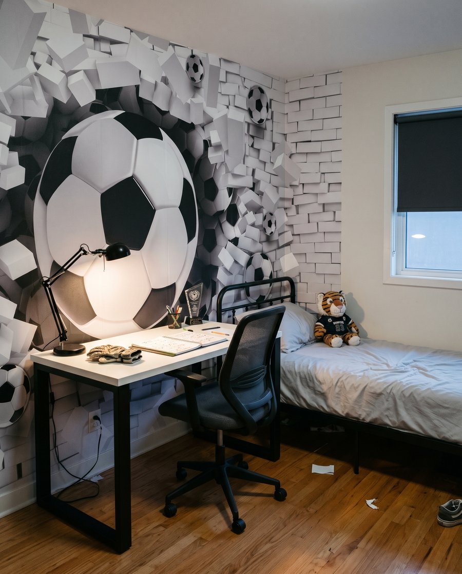 Fußbälle durchbrechen die Wand — Interieur 3
