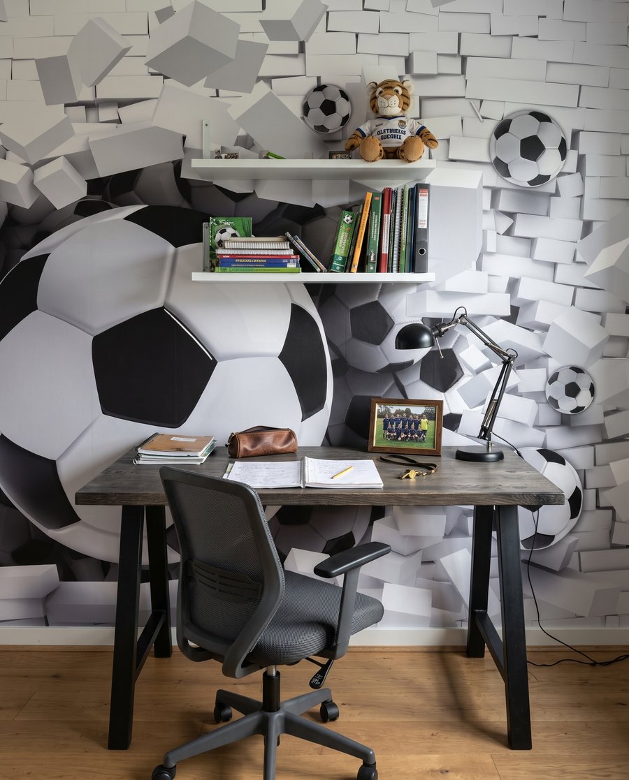 Fußbälle durchbrechen die Wand — Interieur 4