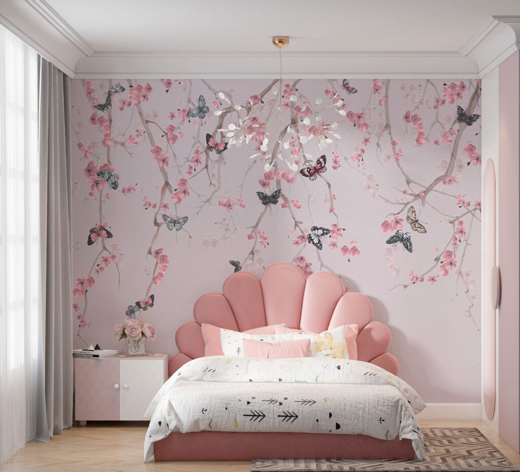 Schmetterlinge unter rosa Blüten in einem Interieur