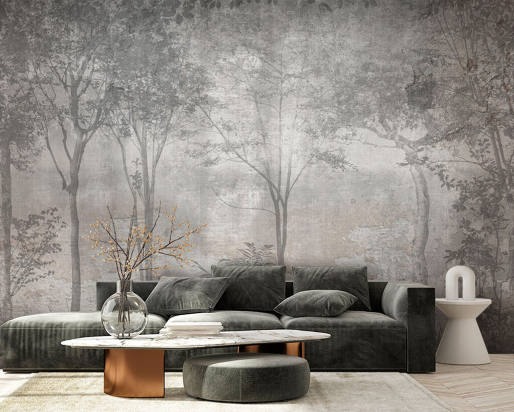 Hohe Stämme im Nebel in einem Interieur
