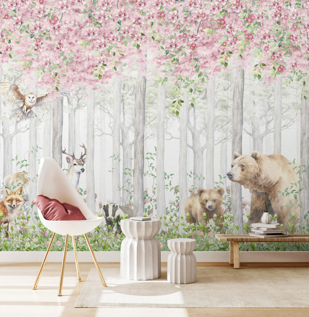 Waldtiere unter rosa Zweigen in einem Interieur