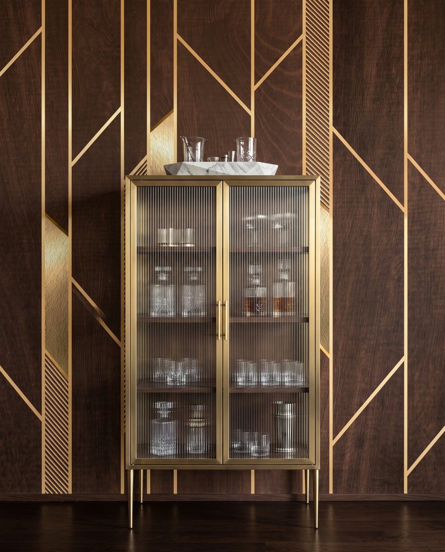 Goldene Linien auf Braun — Interieur 6