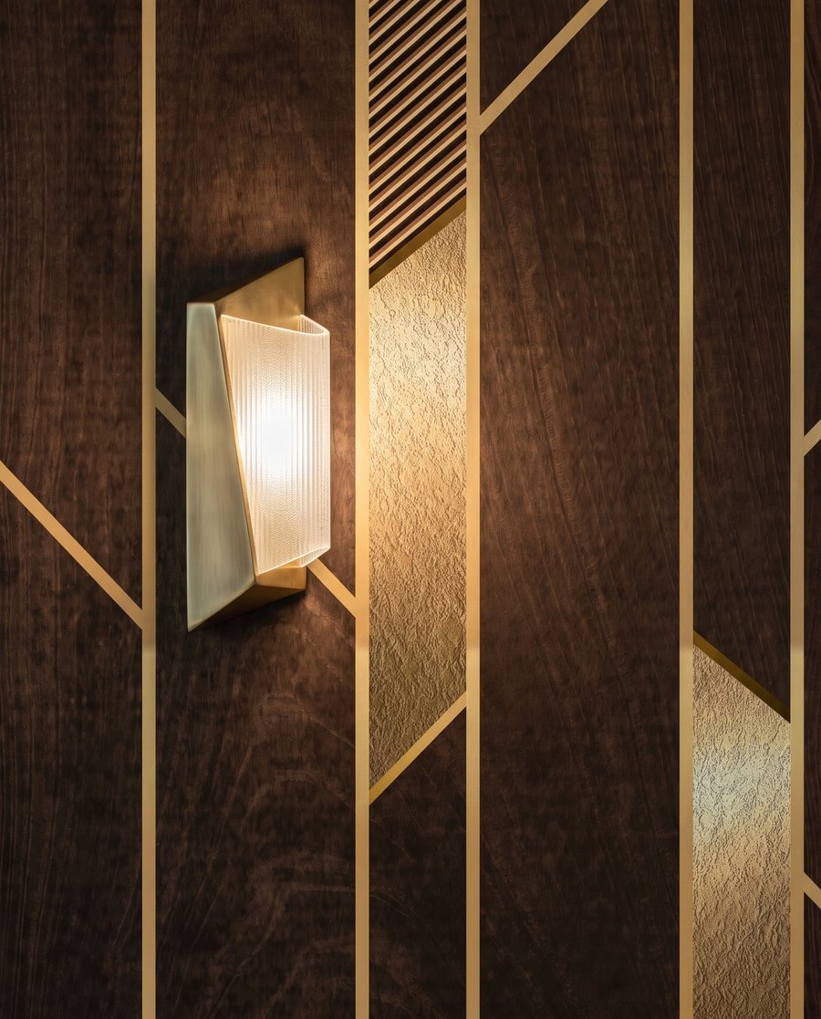 Goldene Linien auf Braun — Detail