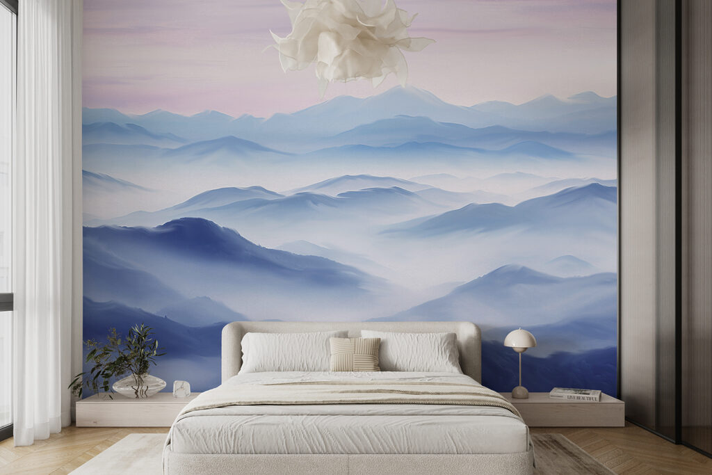 Blaue Bergkämme bei Tagesanbruch in einem Interieur