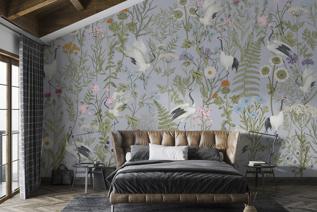 Weiße Vögel zwischen Wildblumen in einem Interieur