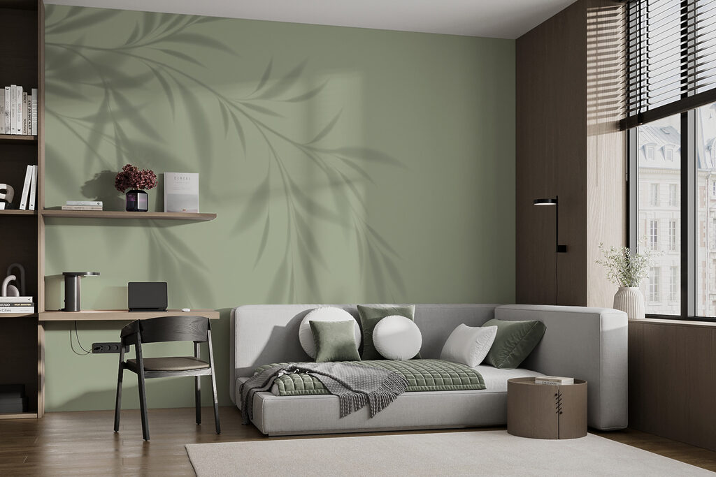 Blattschatten auf zartem Grün in einem Interieur