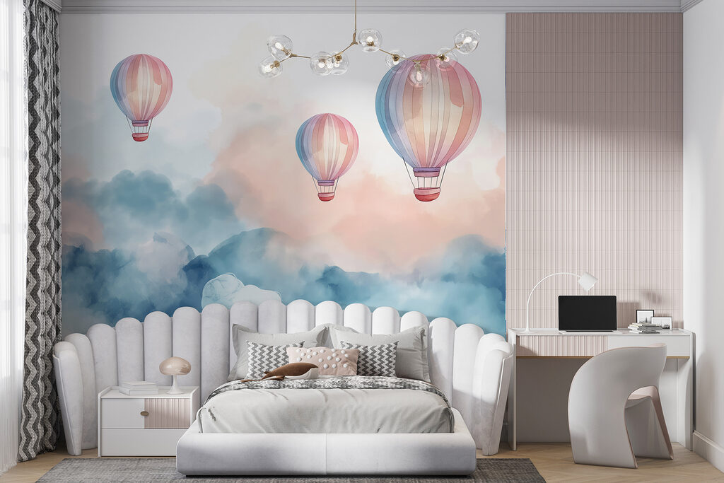 Drei Ballons über Wolken in einem Interieur