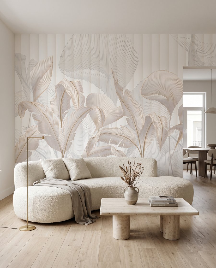 Weiße Kelche vor Faltenwurf in einem Interieur