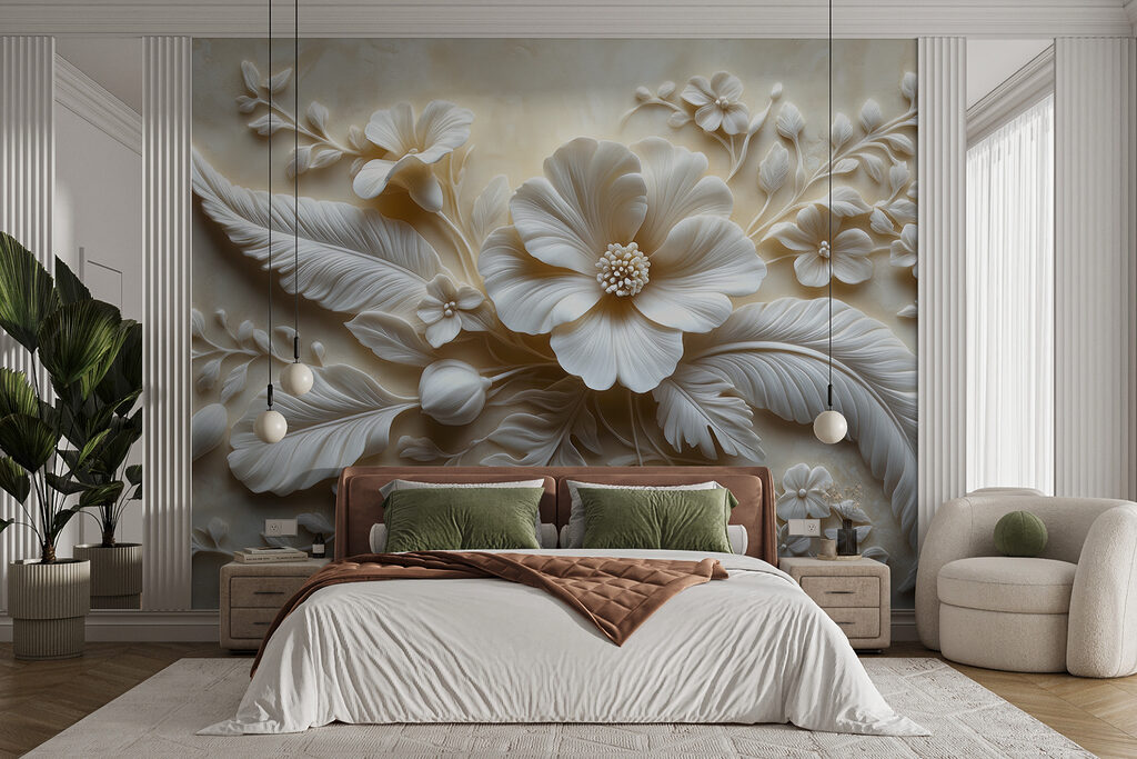 Blüten mit weißen Federn in einem Interieur