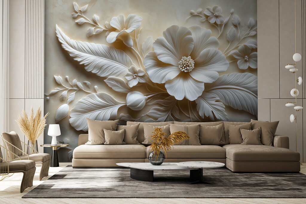 Blüten mit weißen Federn in einem Interieur