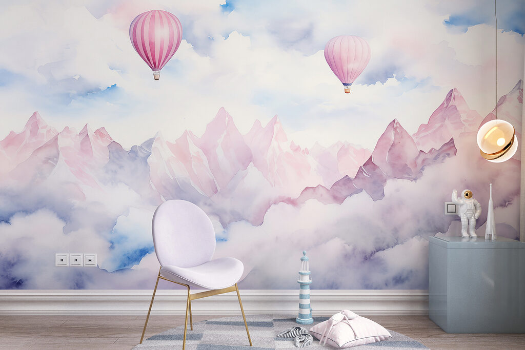 Ballons über spitzen Bergen in einem Interieur