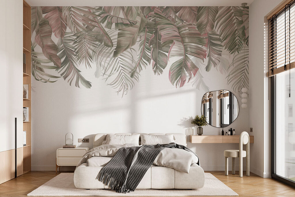Palmblätter in dichter Reihe in einem Interieur