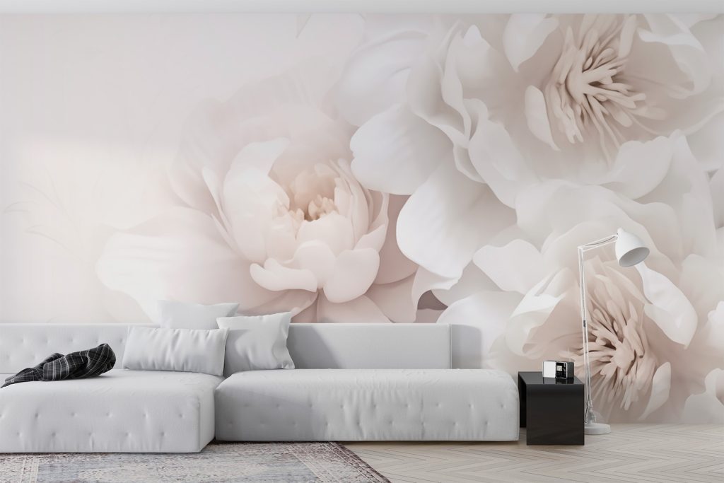 Verblassende weiße Blüten in einem Interieur