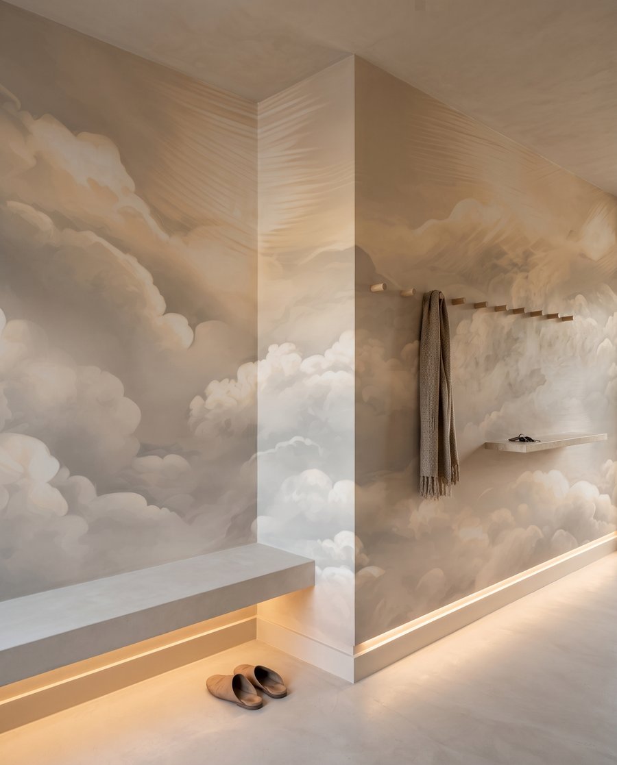 Sanftes Licht zwischen Wolken in einem Interieur