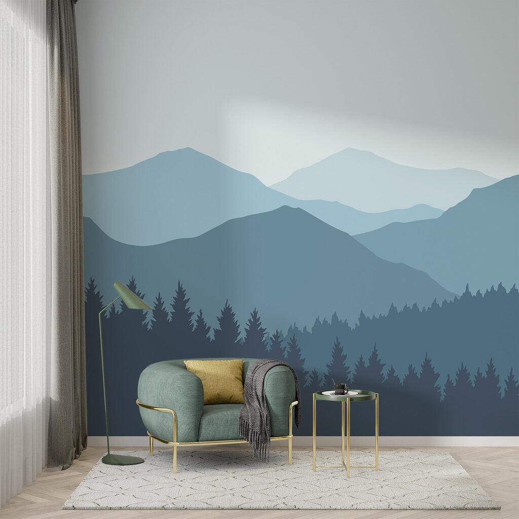 Bergsilhouetten hinter Kiefern in einem Interieur