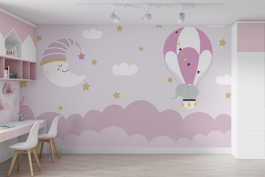 Elefantenbaby im Ballon in einem Interieur