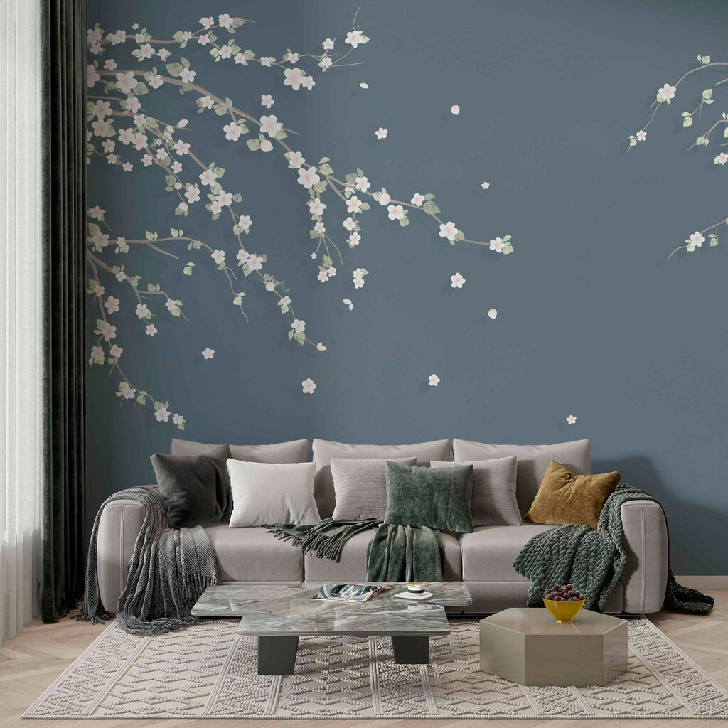 Hereinragende Blütenzweige in einem Interieur