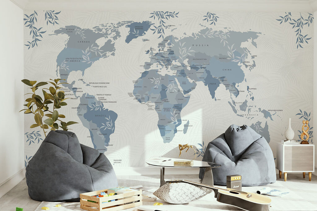 Weltkarte mit Blattzweigen in einem Interieur