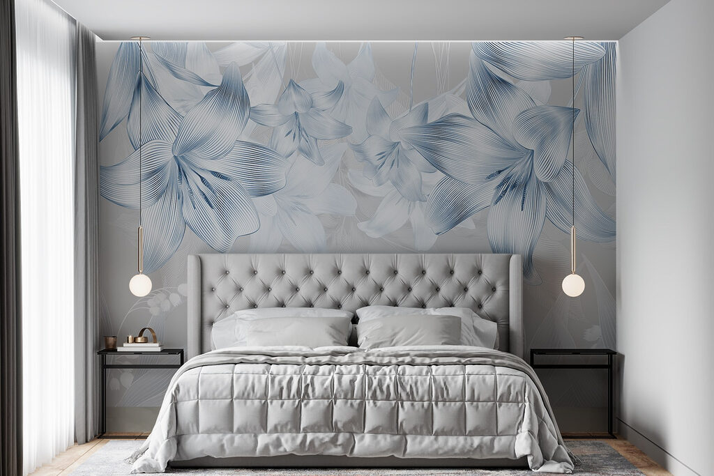 Überhängende Blüten in einem Interieur